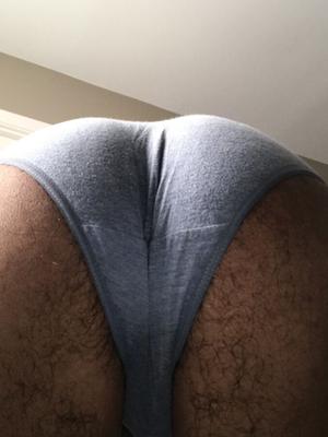 mi culo peludo en bragas