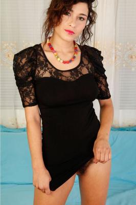 Raven Rockette - Vestido negro :: Coño peludo | 