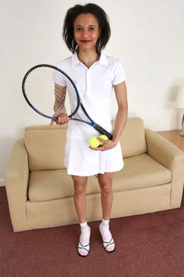 Fran�oise - Tennis anyone?