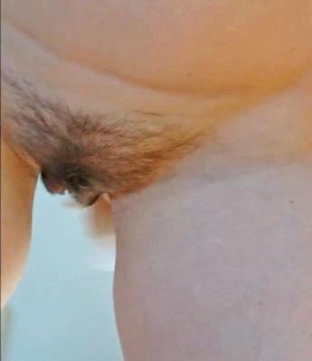 close look at unaware milf hairy pussy