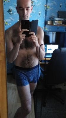 Moi en culotte avec mon Willy dehors