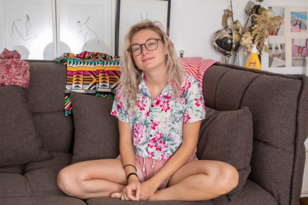 Noemie - Hairy Blonde In Eyeglasses :: Hairy