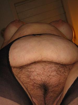 BBW poilue avec des seins flasques