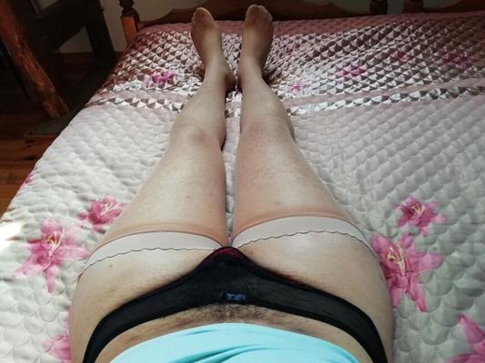 Nylons no pênis pequeno