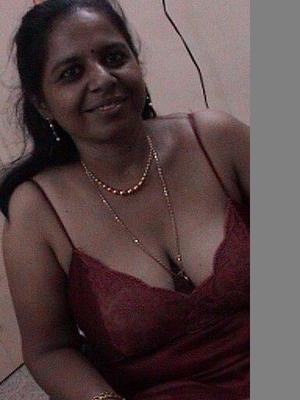 Sexy Tamil Aunty