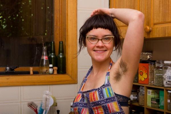 Hairy Beauties - MONA - Kitchen Strip