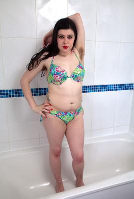 ABIGAIL - DANS LA BAIGNOIRE