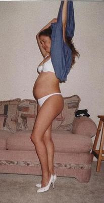 Quelques photos plus anciennes d'une femme enceinte et excitée